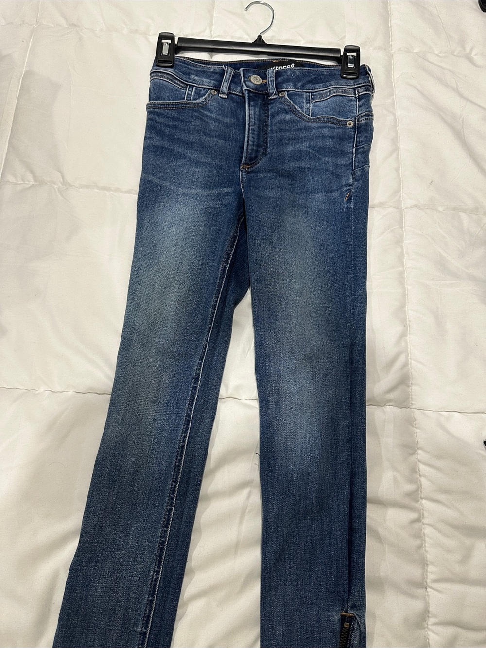 Express Men’s Slim Straight Jeans in Dark Blue Wash